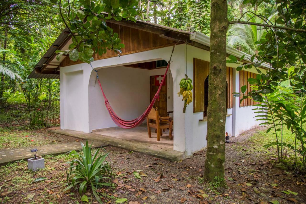 Cabinas Iguana Lodge *